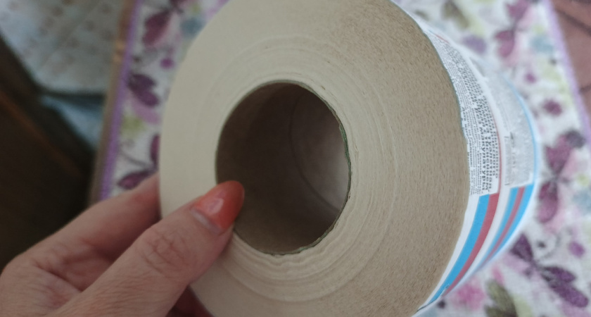 Чтобы в туалете всегда свежо пахло: простой лайфхак с втулкой, который работает лучше аэрозолей