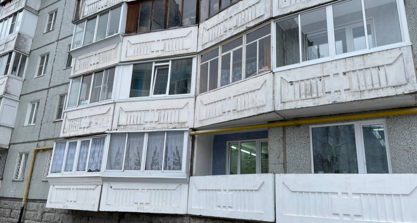 "Балкон-холодильник" – больше не проблема: нашел решение как утеплить самому окна за 15 минут - без вызова мастера