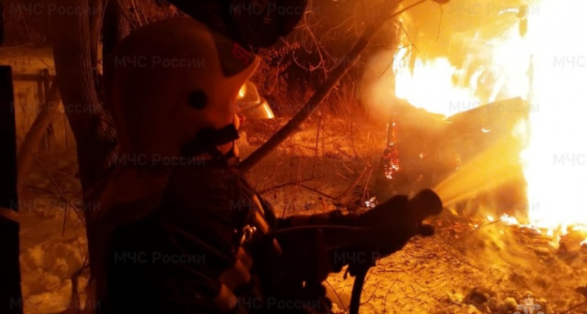 В Свердловской области пожар уничтожил частный дом