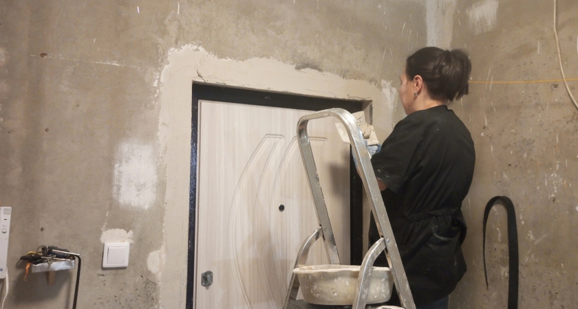 Виниловые обои сейчас не в моде: теперь мастера выбирают другой материал - гораздо прочнее и красивее