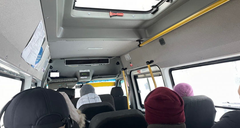 Подростки выкрали молоток для аварийного выхода из автобуса в Свердловской области