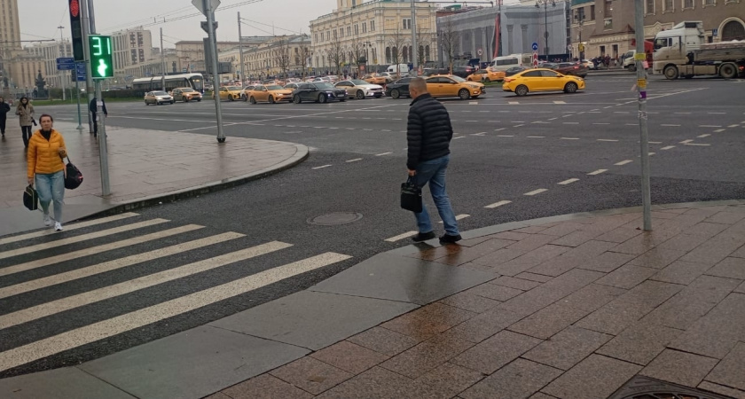 Уже не важно, успел ли пешеход ступить на зебру: как сейчас по-правильному уступать дорогу