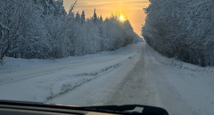 Свердловские трассы очищают от снега более 240 единиц техники