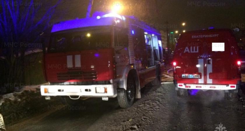 В Свердловской области ночной пожар повредил парилку в частном доме