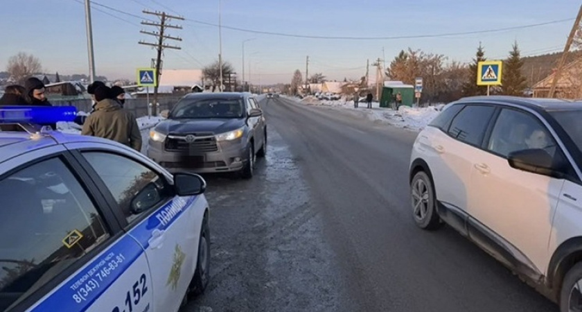 В Свердловской области водитель сбил пешехода на "зебре"