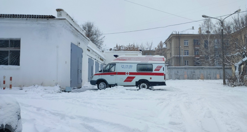 В Свердловской области мужчину нашли мертвым у детской площадки