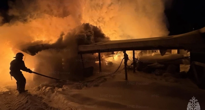 В Свердловской области пожар уничтожил конюшню