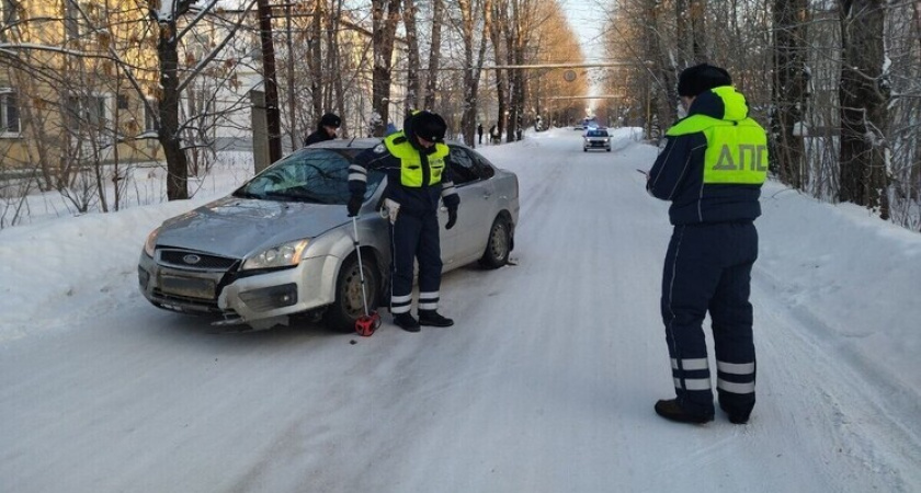 В Свердловской области легковой автомобиль сбил насмерть пешехода