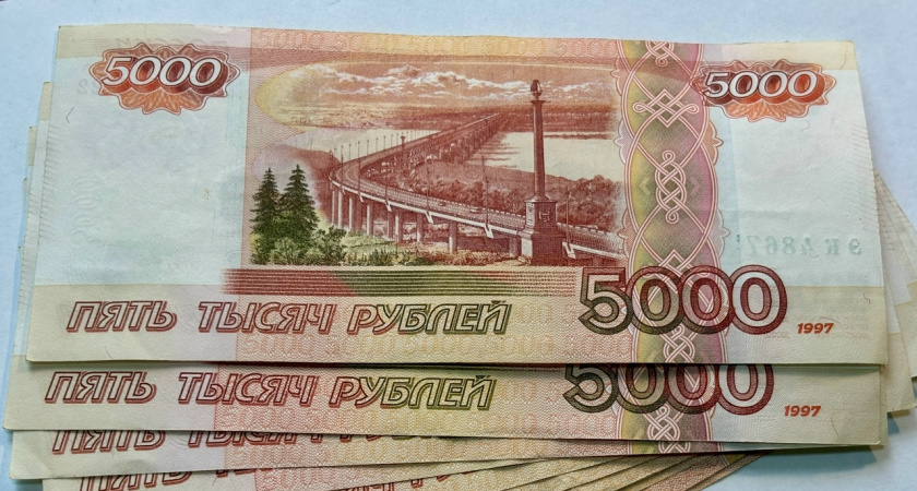 Жителя Свердловской области осудили за хранение крупной партии поддельных банкнот