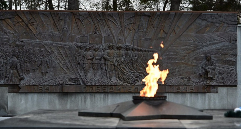 Губернатор Свердловской области почтил память жителей блокадного Ленинграда