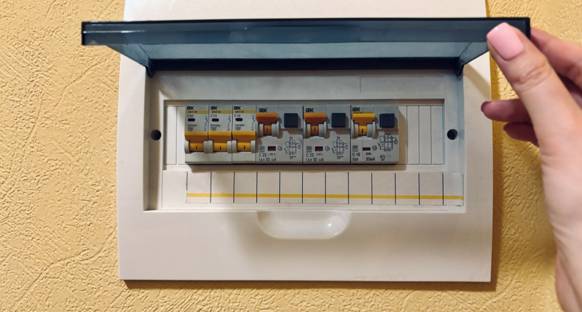В Свердловской области на ЛЭП обнаружили тысячи нелегальных подключений