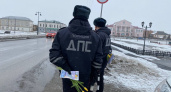 В Ирбите сотрудники ГИБДД провели акцию «Цветы для автоледи»