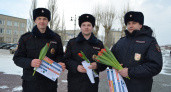 В Ирбите сотрудники полиции в рамках ежегодной акции «8 Марта – В каждый Дом» поздравили женщин с наступающим праздником – Международным женским днем