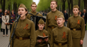 Бульвар Победы в Ирбите превратился в сцену: актёры театра устроили уличный концерт для горожан