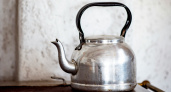 3 ложки — и чайник как новый: никакого налета и накипи, ослепит чистотой — ничего тереть не придется