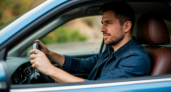 Штраф за разговор по телефону незаконен? Глава ГИБДД раскрыл, как оспорить