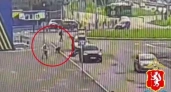 В Екатеринбурге собака загнала подростка под машину: у ребёнка сломаны обе ноги