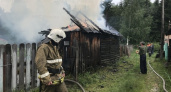 Крупный пожар уничтожил дома в свердловском селе