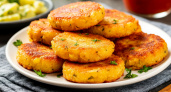 Котлеты из картофеля без яиц и сыра — вкусные, хрустящие и универсальные: съедаются за пару минут