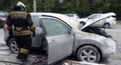 В Свердловской области пожар охватил три автомобиля.