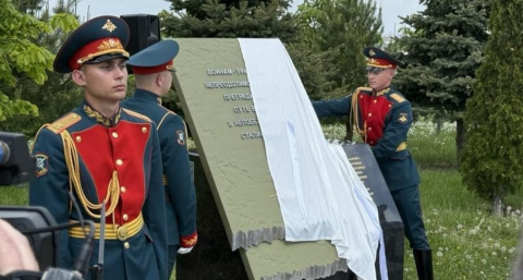 Делегация из Свердловской области установила памятный знак уральским бойцам в Волгограде