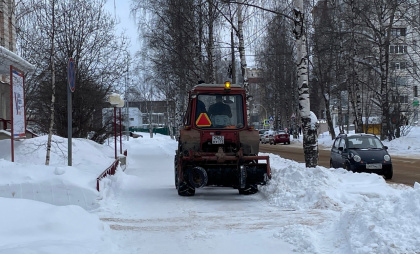 После снегопада Свердловскую область расчищает более 300 единиц спецтехники